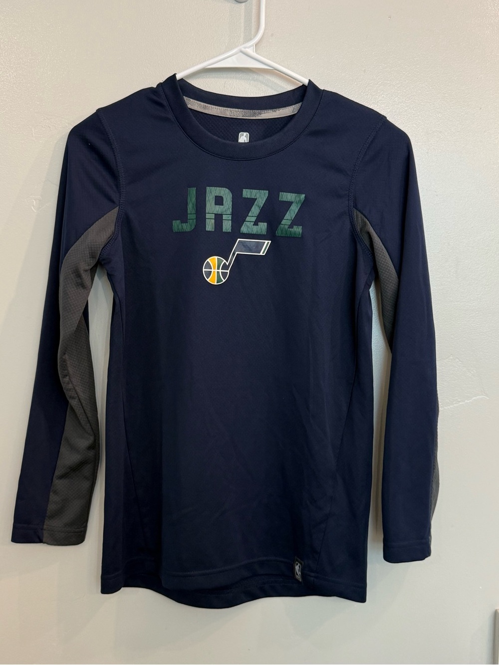 Boys Utah Jazz Navy Long-Sleeve Performance Tee. Size medium. 10-12